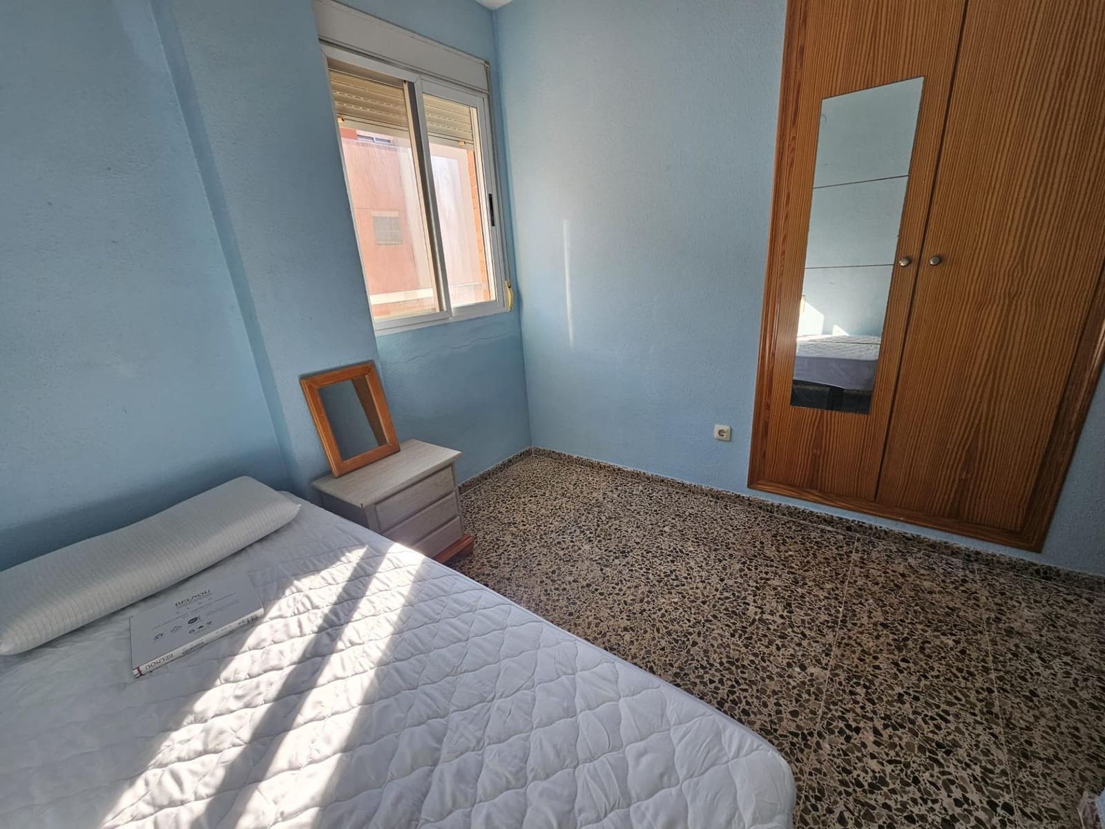 Piso de 3 habitaciones en València ciudad en alquiler con garaje - 1.300 € (Ref: 9532133)