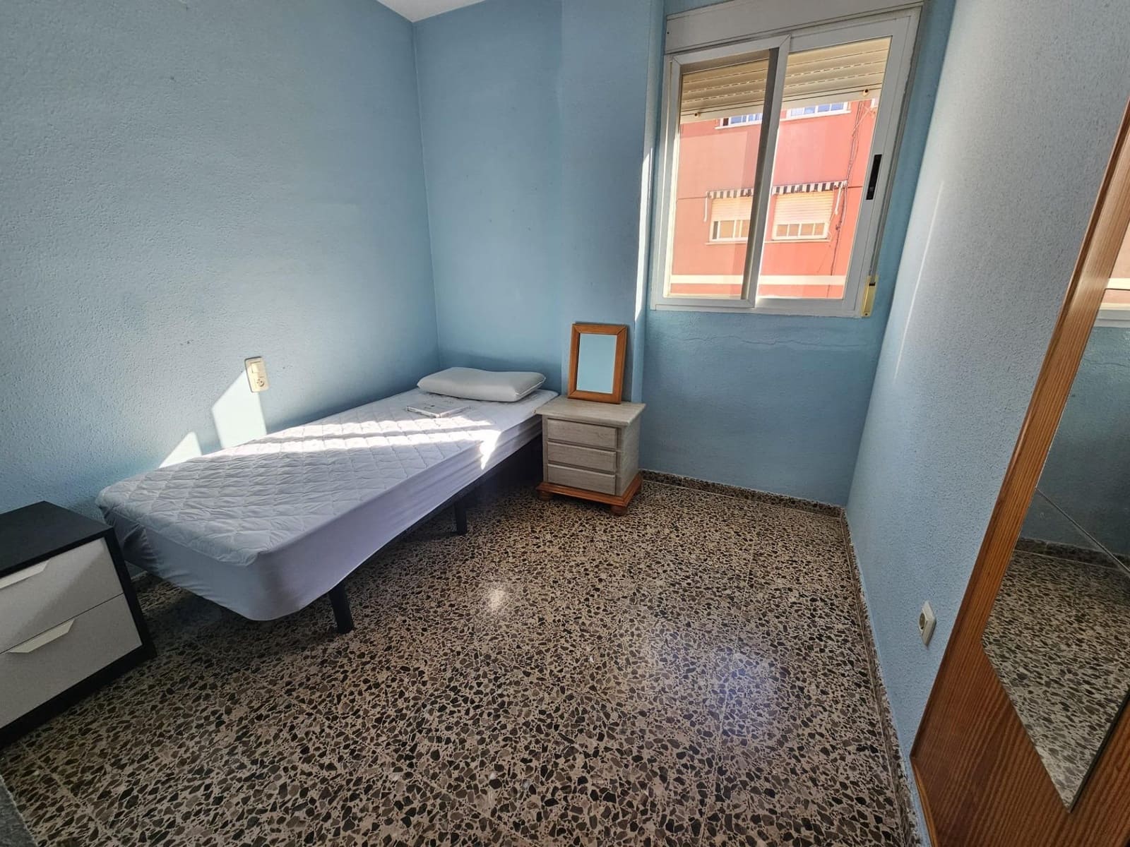 Piso de 3 habitaciones en València ciudad en alquiler con garaje - 1.300 € (Ref: 9532133)