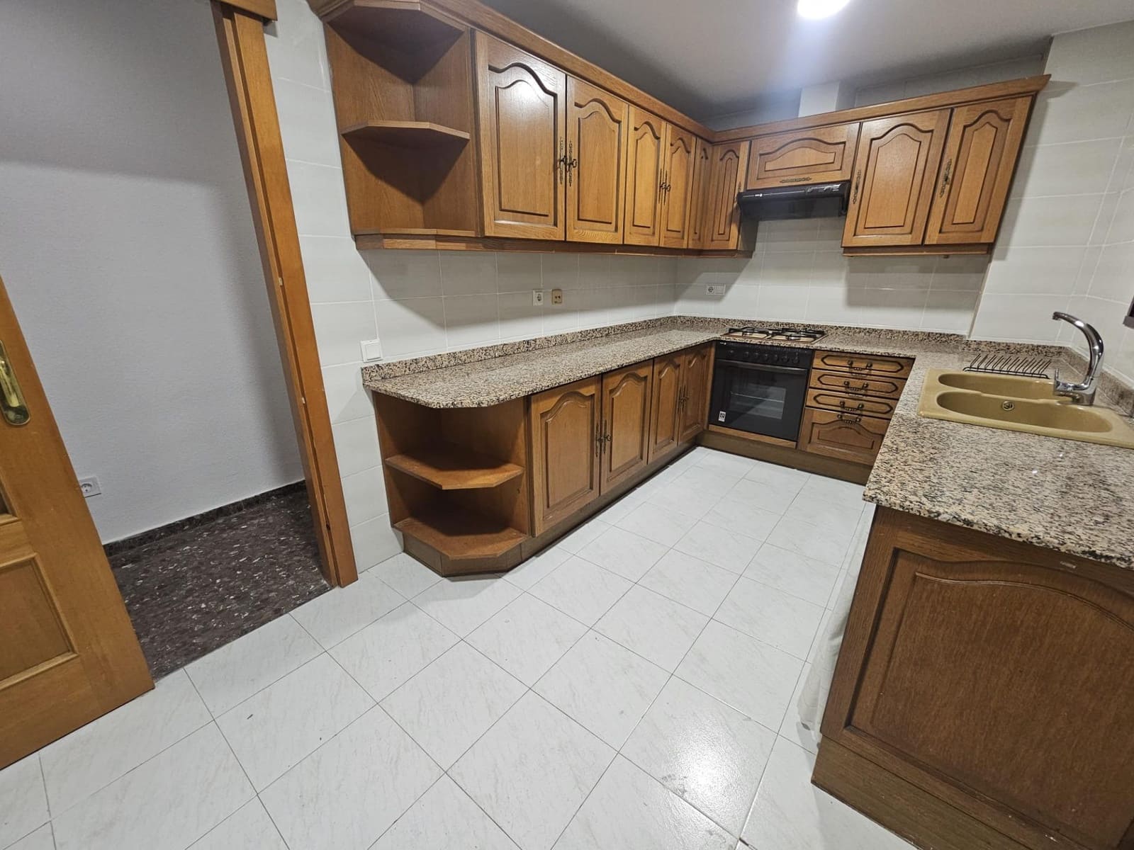 4 Zimmer Wohnung zu vermieten in Valencia Stadt mit Garage - 1.500 € (Ref: 9536795)