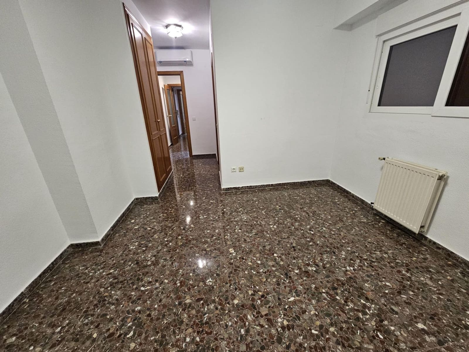 4 Zimmer Wohnung zu vermieten in Valencia Stadt mit Garage - 1.500 € (Ref: 9536795)