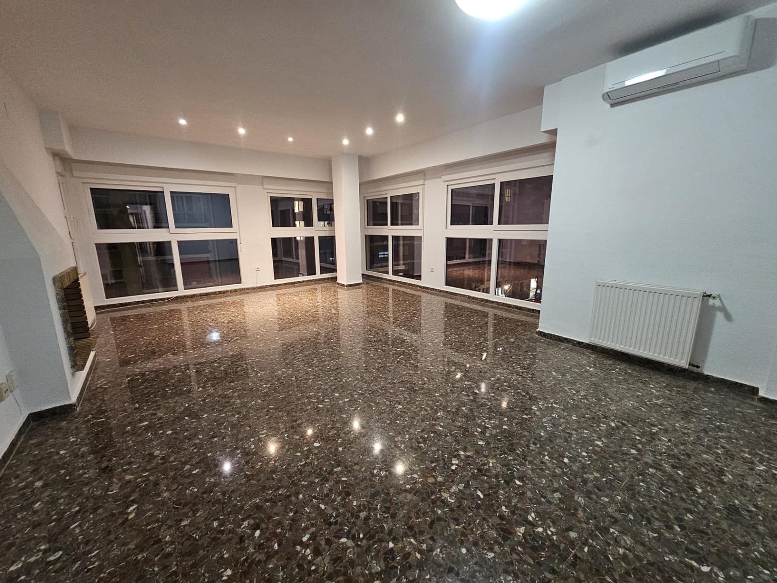 4 Zimmer Wohnung zu vermieten in Valencia Stadt mit Garage - 1.500 € (Ref: 9536795)