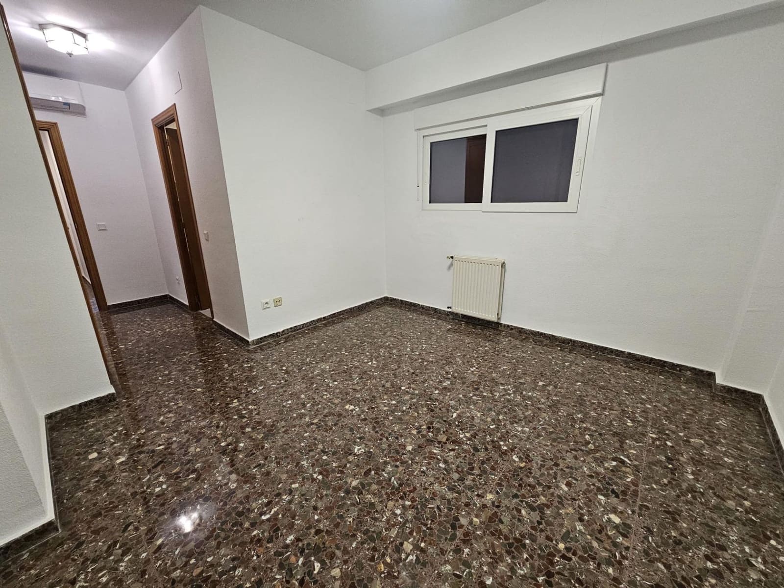 4 Zimmer Wohnung zu vermieten in Valencia Stadt mit Garage - 1.500 € (Ref: 9536795)