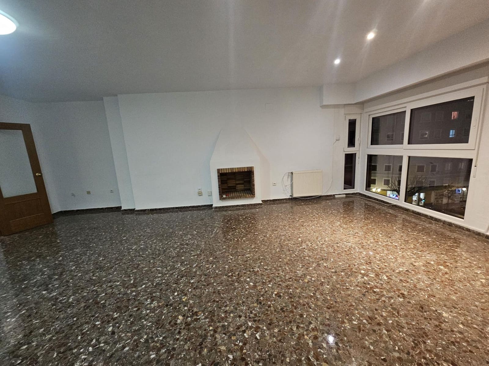 4 Zimmer Wohnung zu vermieten in Valencia Stadt mit Garage - 1.500 € (Ref: 9536795)