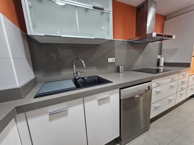 Appartement de 2 chambres à louer à Algiros, Valence ville - 1 350 € (Ref: 9536796)