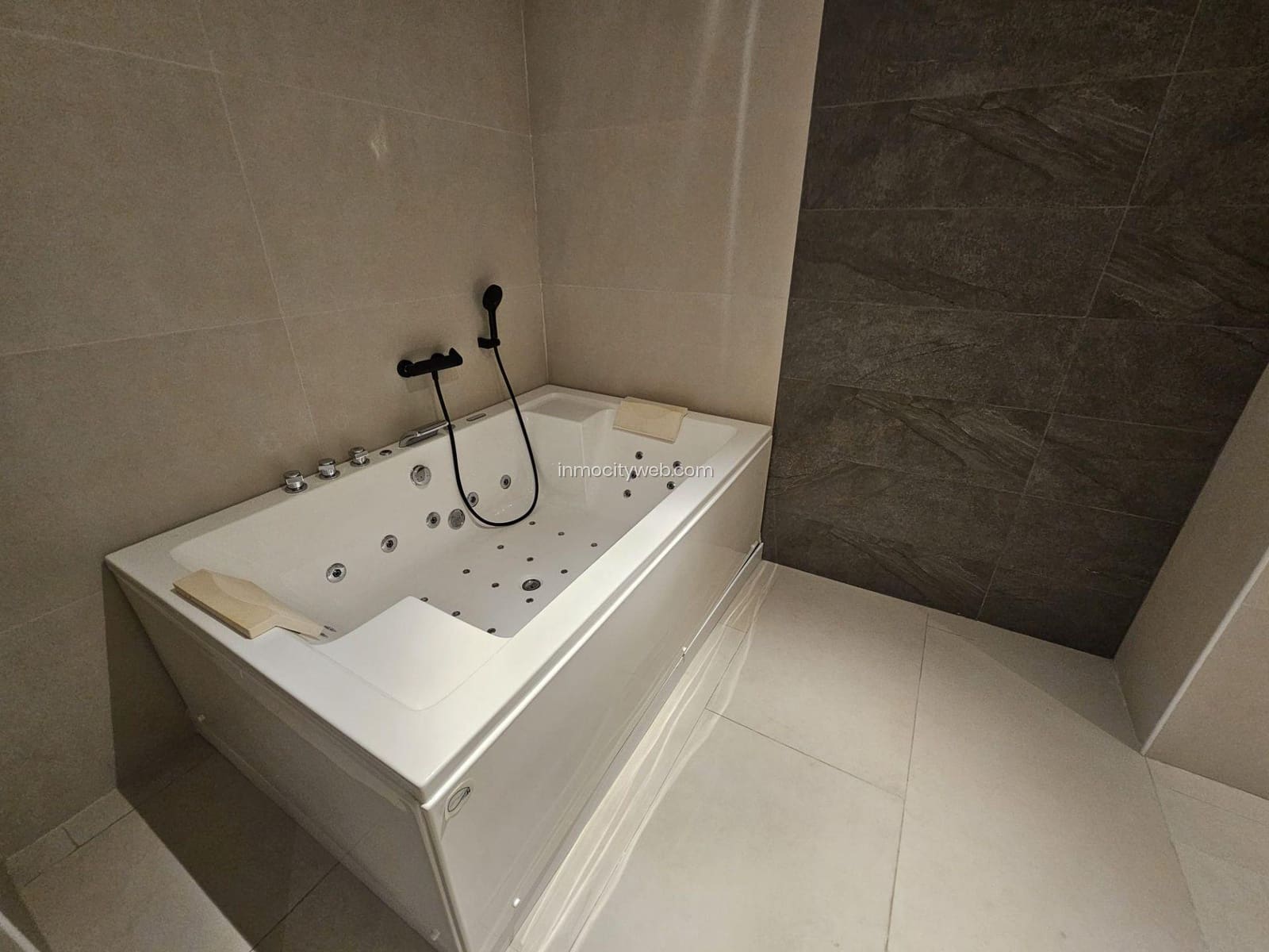 2 soveværelse Lejlighed til salg i Valencia by - € 299.000 (Ref: 9543645)