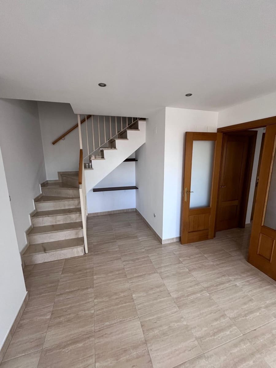 2 bedroom Flat for rent in Alfafar with garage - € 990 (Ref: 9568668)