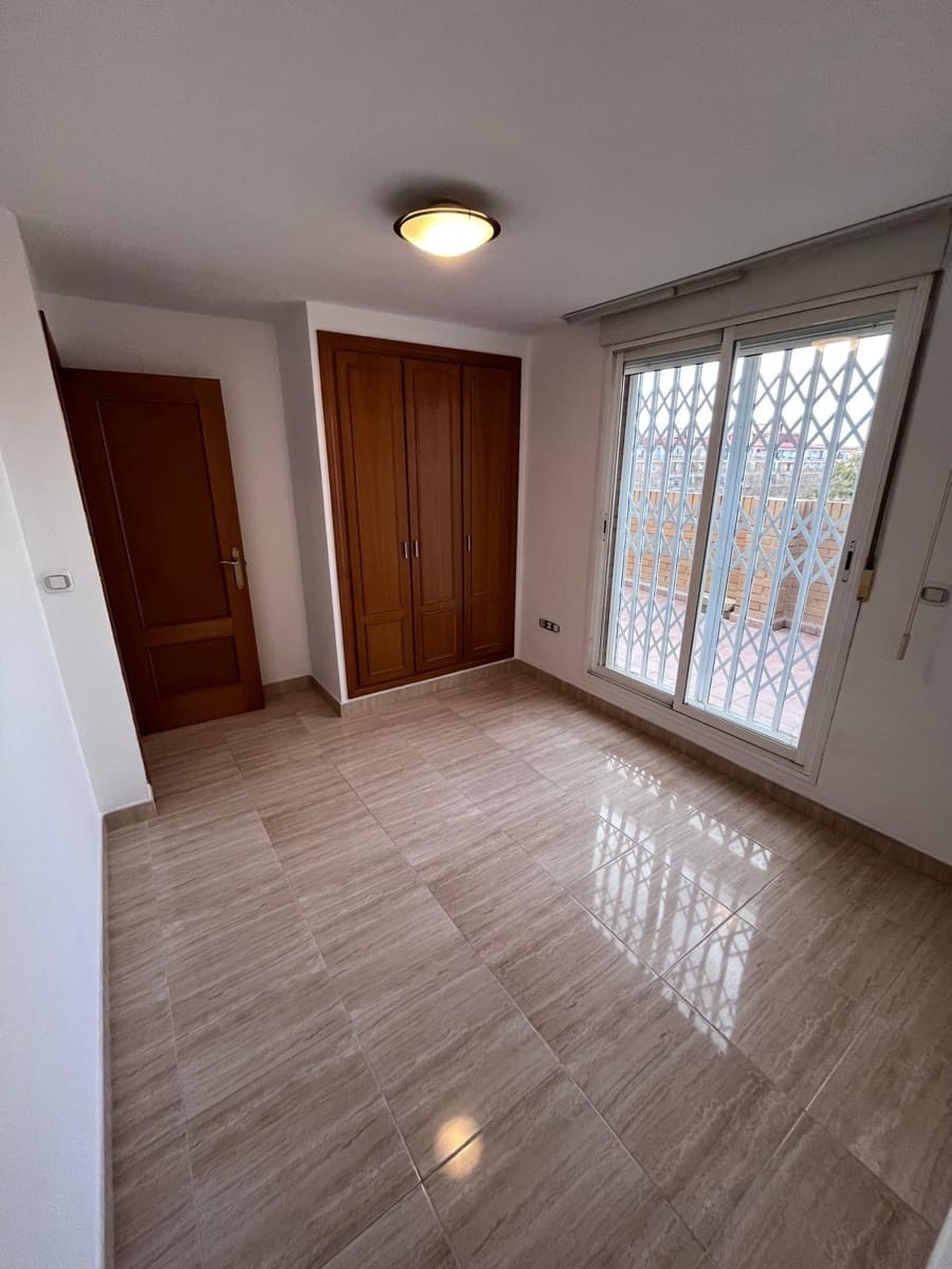 2 bedroom Flat for rent in Alfafar with garage - € 990 (Ref: 9568668)