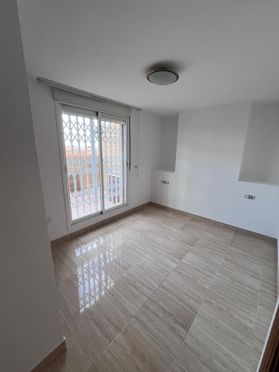 2 bedroom Flat for rent in Alfafar with garage - € 990 (Ref: 9568668)