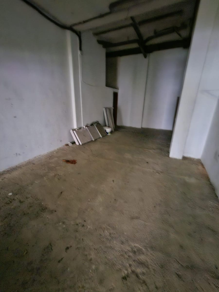 Kommersiell til salgs i Valencia by - € 75 000 (Ref: 9571189)