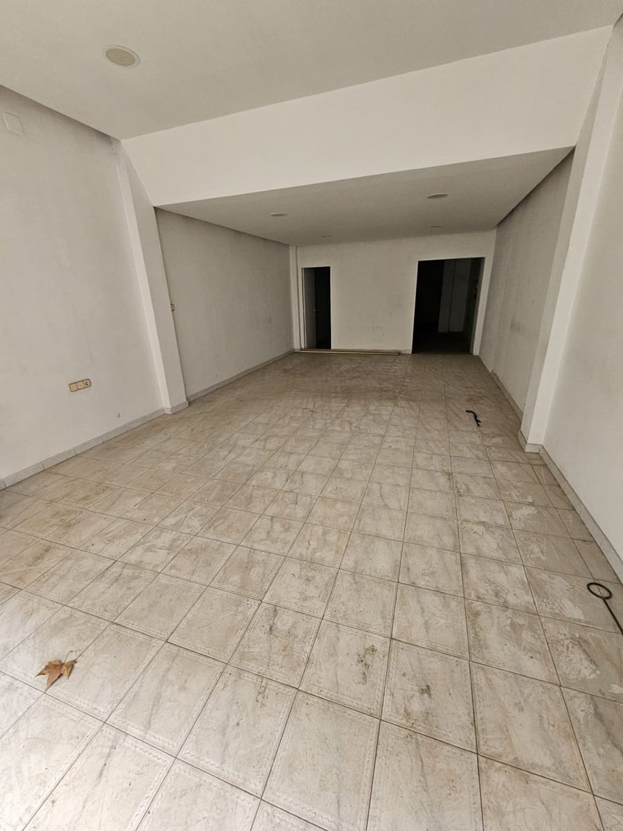 Kommersiell til salgs i Valencia by - € 75 000 (Ref: 9571189)
