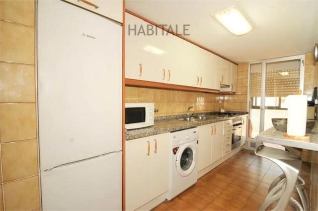 4 soveværelse Lejlighed til leje i Russafa, Valencia by - € 1.600 (Ref: 9571190)