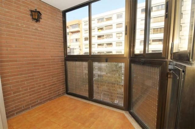 4 soveværelse Lejlighed til leje i Russafa, Valencia by - € 1.600 (Ref: 9571190)