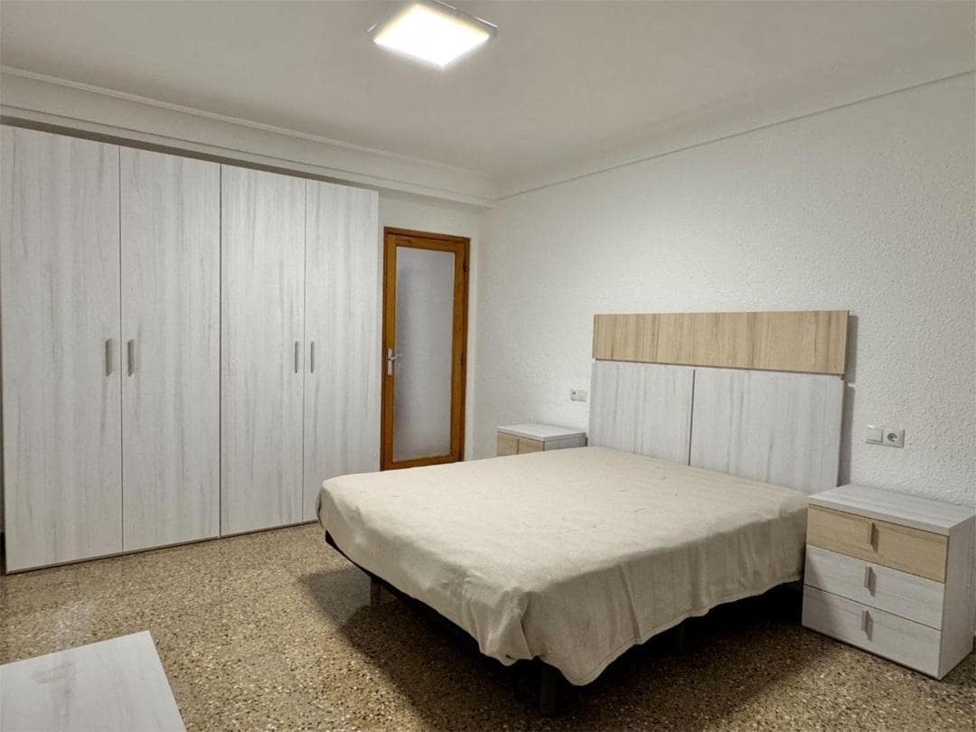 4 bedroom Flat for rent in Alfafar - € 1,300 (Ref: 9599560)