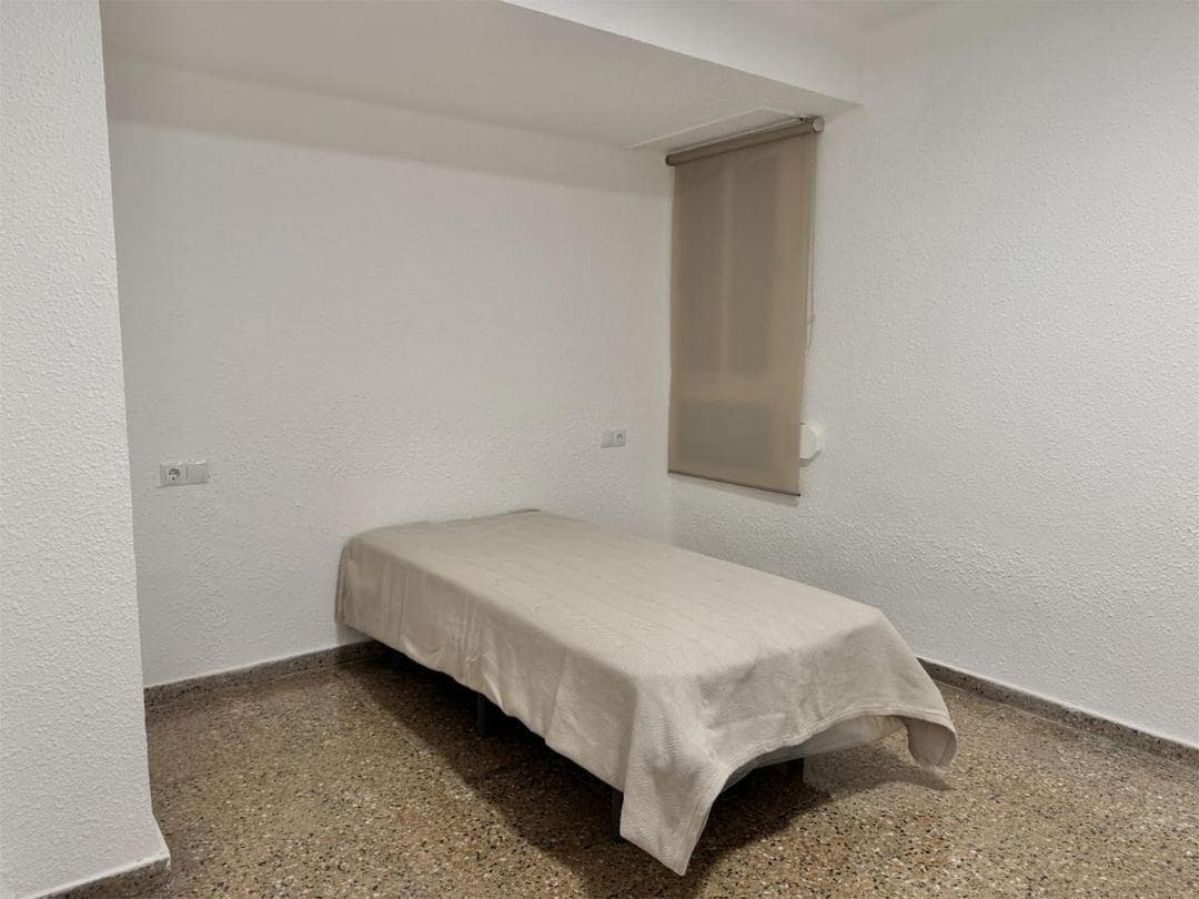 4 bedroom Flat for rent in Alfafar - € 1,300 (Ref: 9599560)