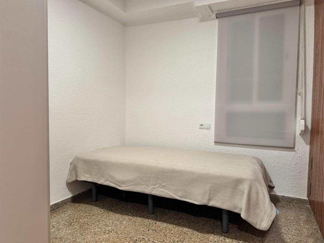 4 bedroom Flat for rent in Alfafar - € 1,300 (Ref: 9599560)