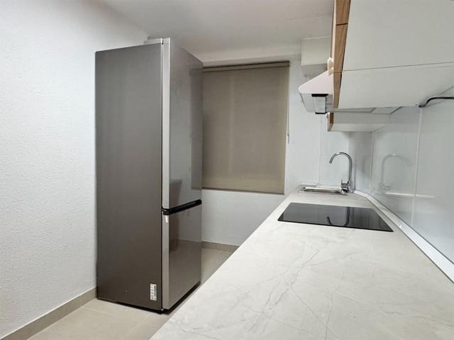 Piso de 4 habitaciones en Alfafar en alquiler - 1.300 € (Ref: 9599560)