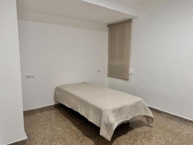 Piso de 4 habitaciones en Alfafar en alquiler - 1.300 € (Ref: 9599560)