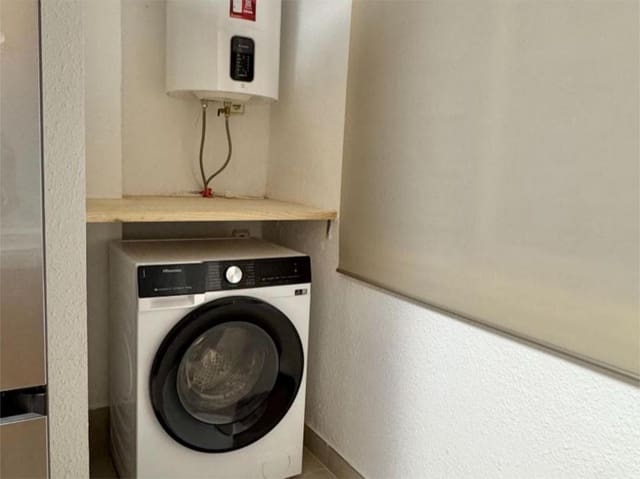 Piso de 4 habitaciones en Alfafar en alquiler - 1.300 € (Ref: 9599560)