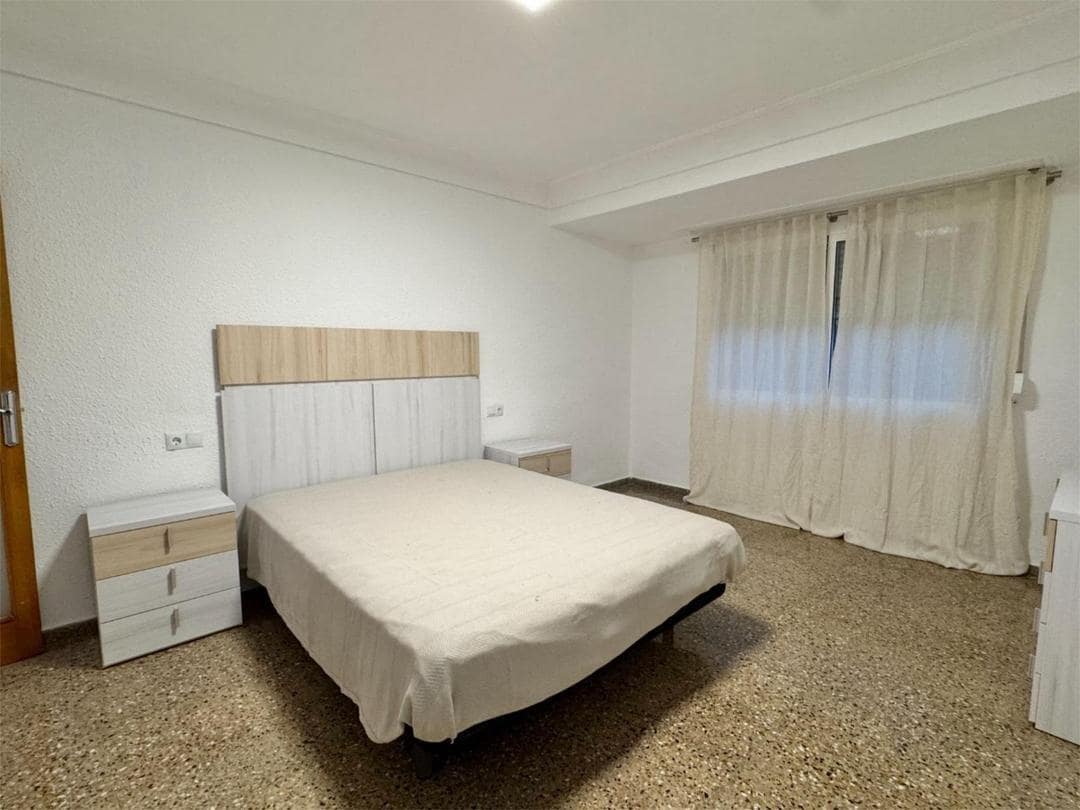 4 bedroom Flat for rent in Alfafar - € 1,300 (Ref: 9599560)