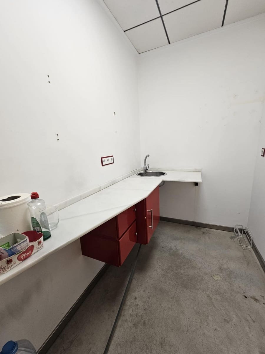 Yritys myytävänä paikassa L'Alcudia mukana 
autotalli - 180 000 € (Ref: 9599562)