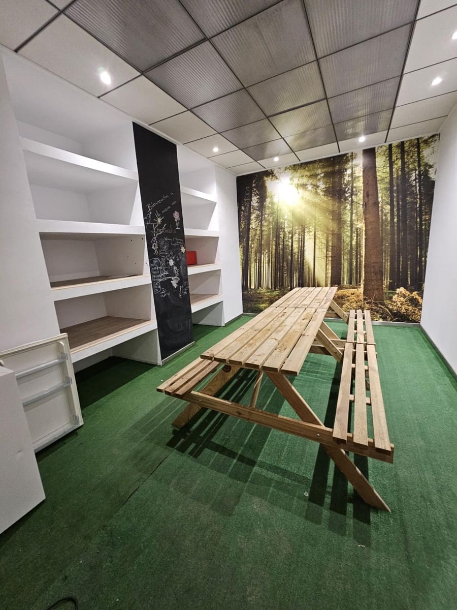 Yritys myytävänä paikassa L'Alcudia mukana 
autotalli - 180 000 € (Ref: 9599562)