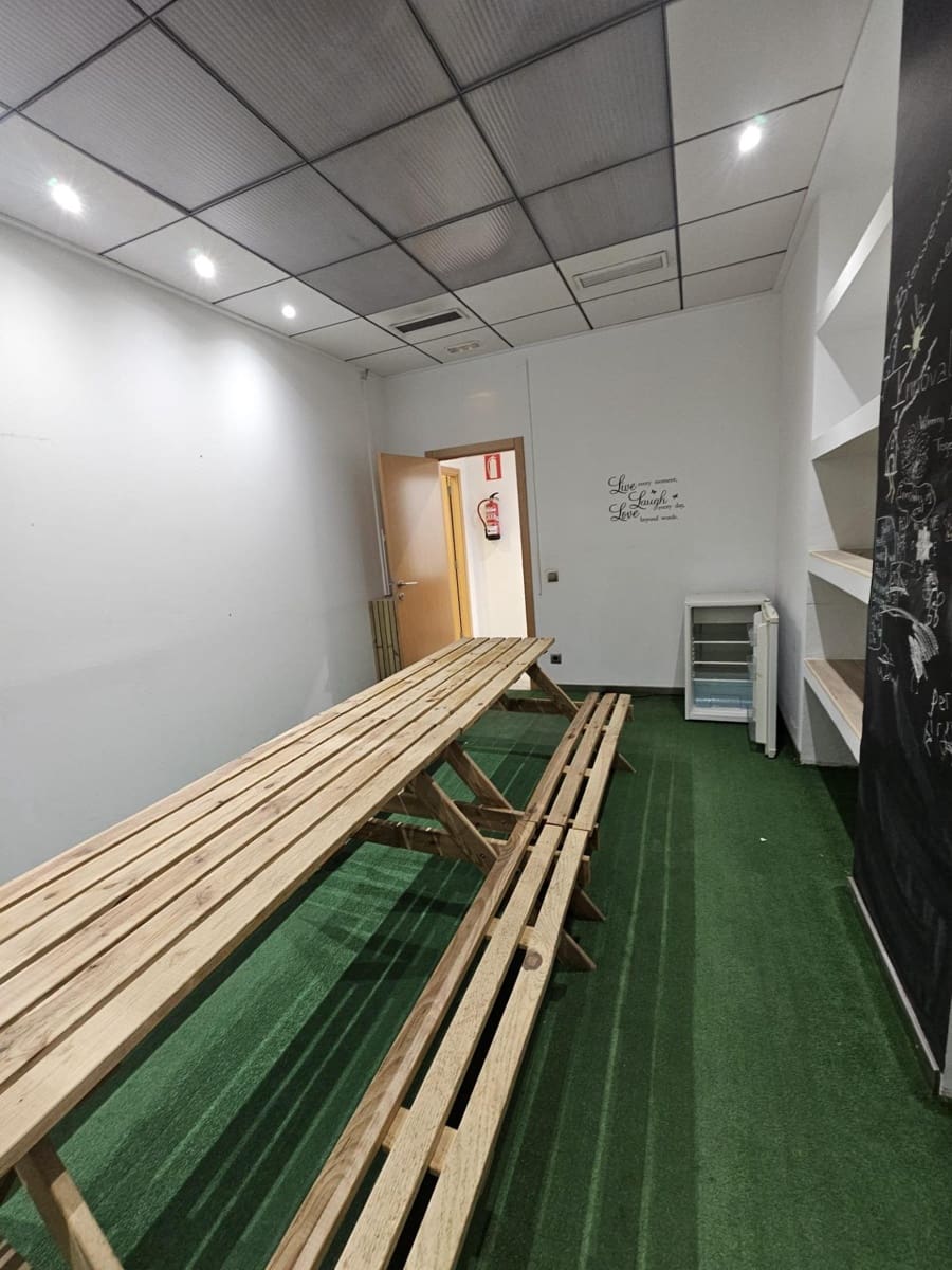 Yritys myytävänä paikassa L'Alcudia mukana 
autotalli - 180 000 € (Ref: 9599562)