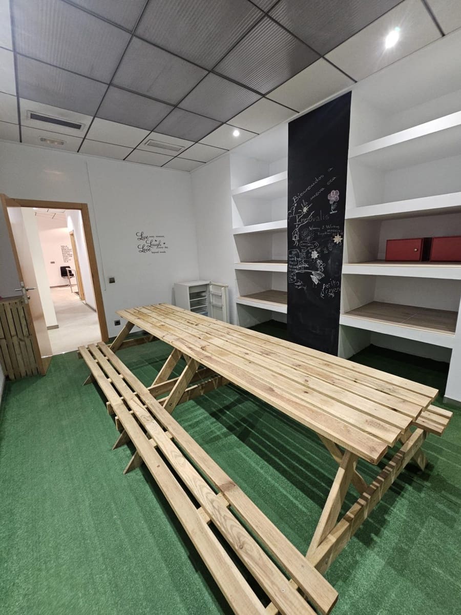 Yritys myytävänä paikassa L'Alcudia mukana 
autotalli - 180 000 € (Ref: 9599562)