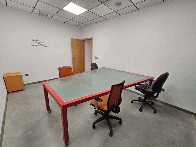 Yritys myytävänä paikassa L'Alcúdia mukana 
autotalli - 180 000 € (Ref: 9599562)