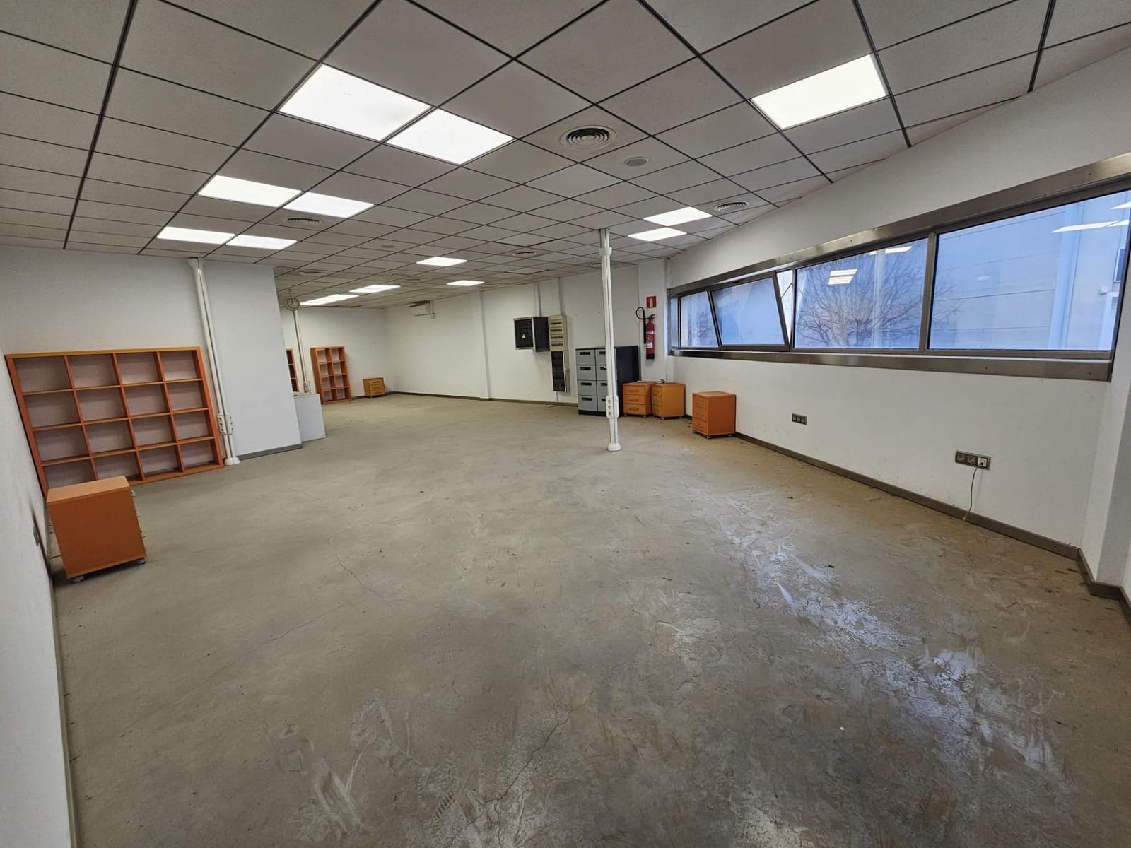 Yritys myytävänä paikassa L'Alcudia mukana 
autotalli - 180 000 € (Ref: 9599562)