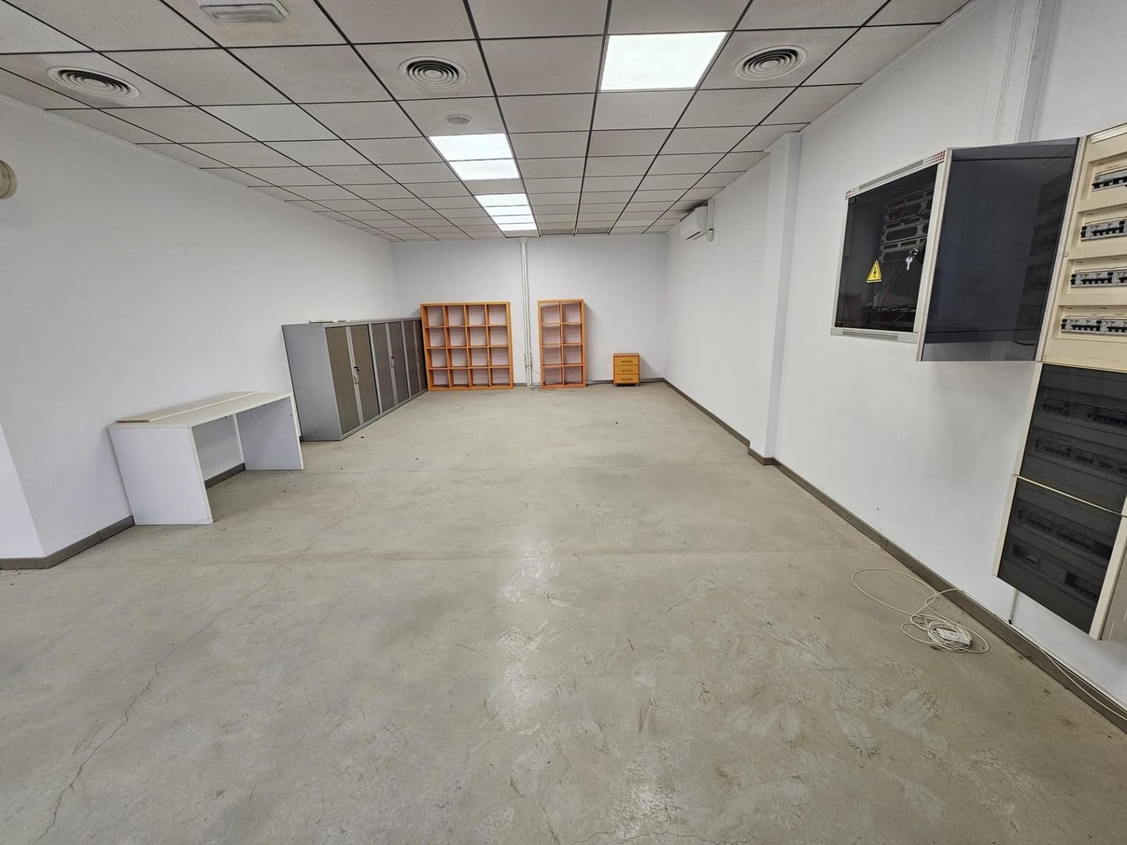 Yritys myytävänä paikassa L'Alcudia mukana 
autotalli - 180 000 € (Ref: 9599562)