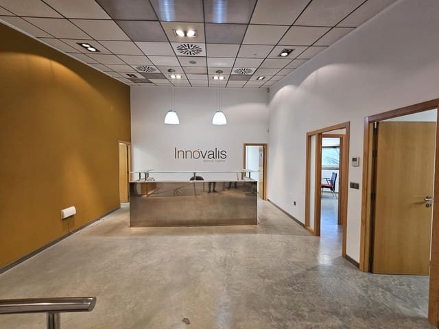 Yritys myytävänä paikassa L'Alcúdia mukana 
autotalli - 180 000 € (Ref: 9599562)