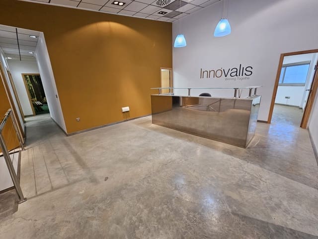 Yritys myytävänä paikassa L'Alcúdia mukana 
autotalli - 180 000 € (Ref: 9599562)