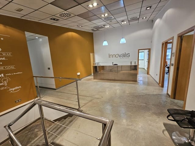 Yritys myytävänä paikassa L'Alcúdia mukana 
autotalli - 180 000 € (Ref: 9599562)