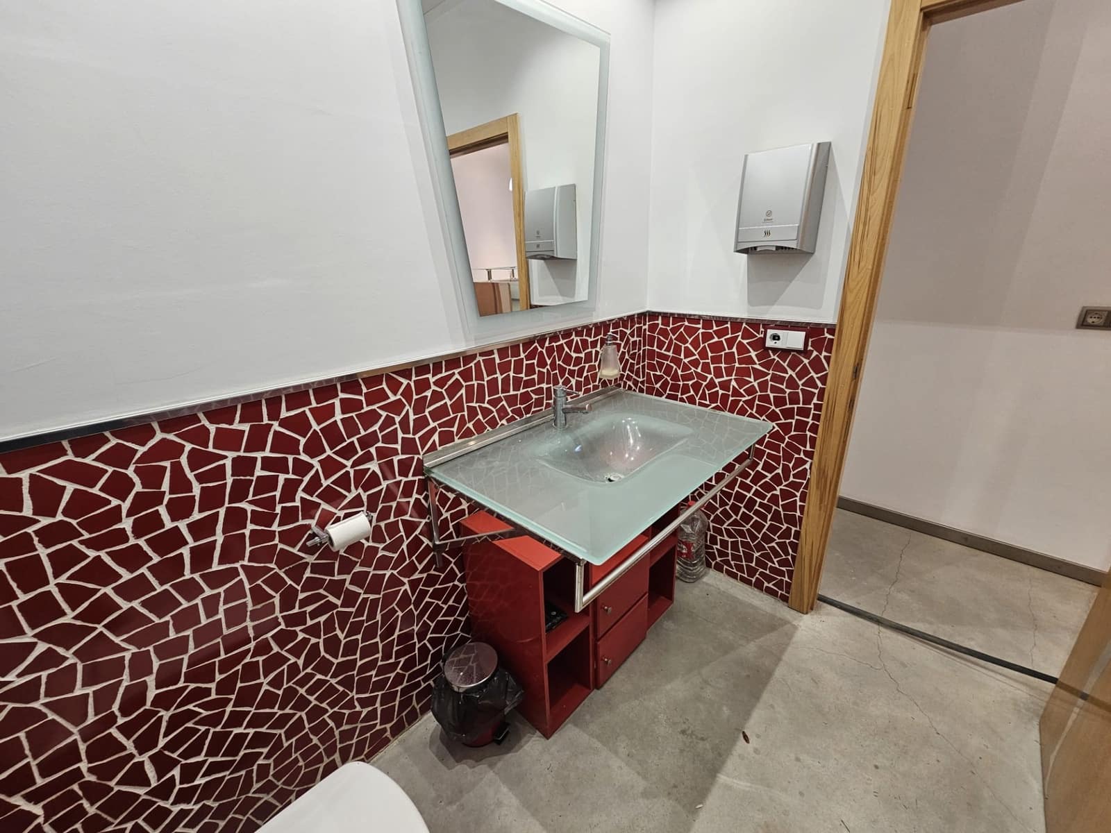 Yritys myytävänä paikassa L'Alcudia mukana 
autotalli - 180 000 € (Ref: 9599562)