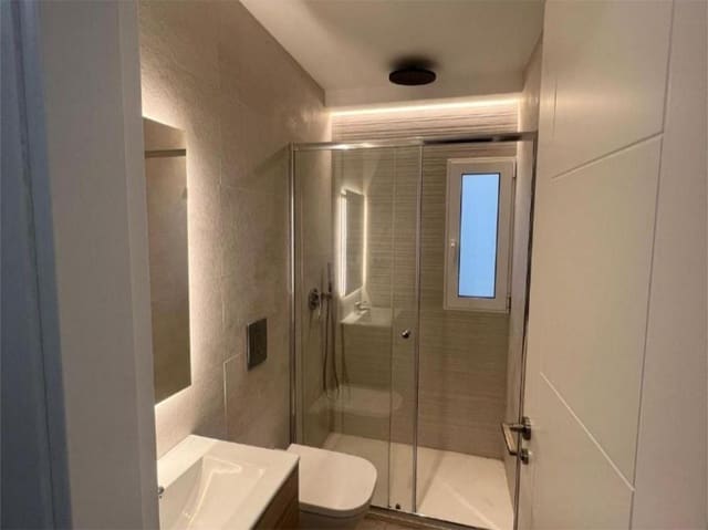 3 sovrum Lägenhet att hyra i Nou Moles, Valencia stad - 1 400 € (Ref: 9599563)