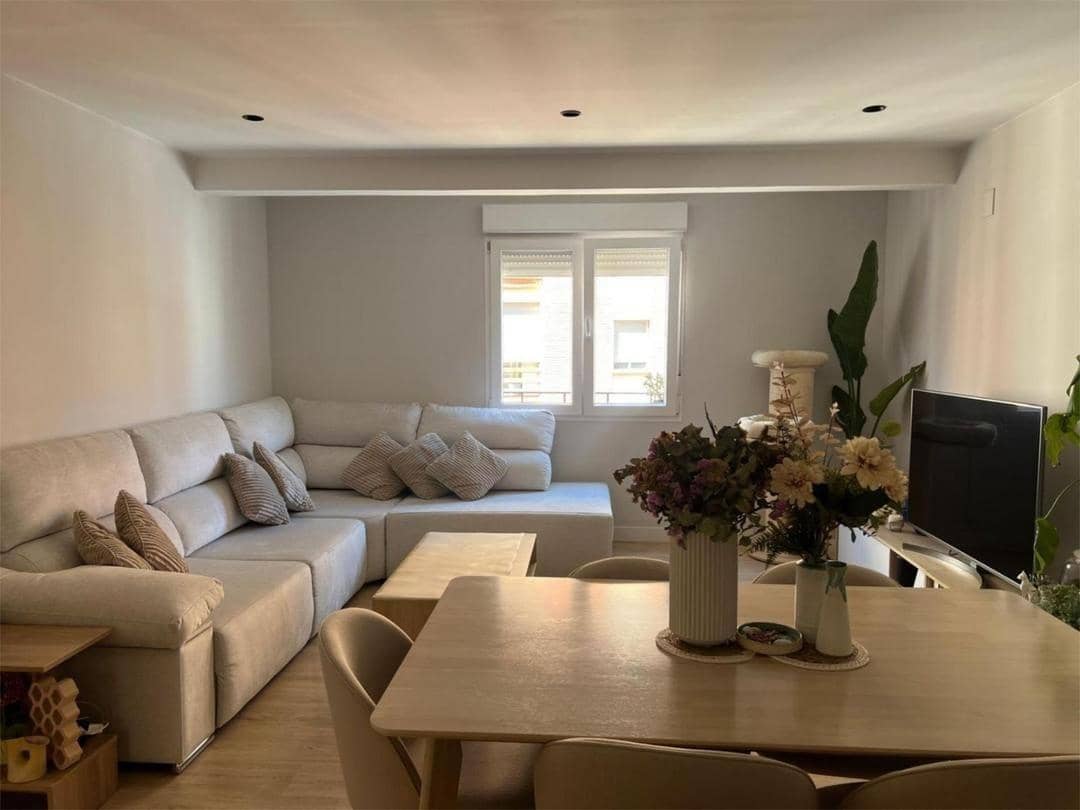 3 bedroom Flat for rent in Valencia city - € 1,400 (Ref: 9599563)