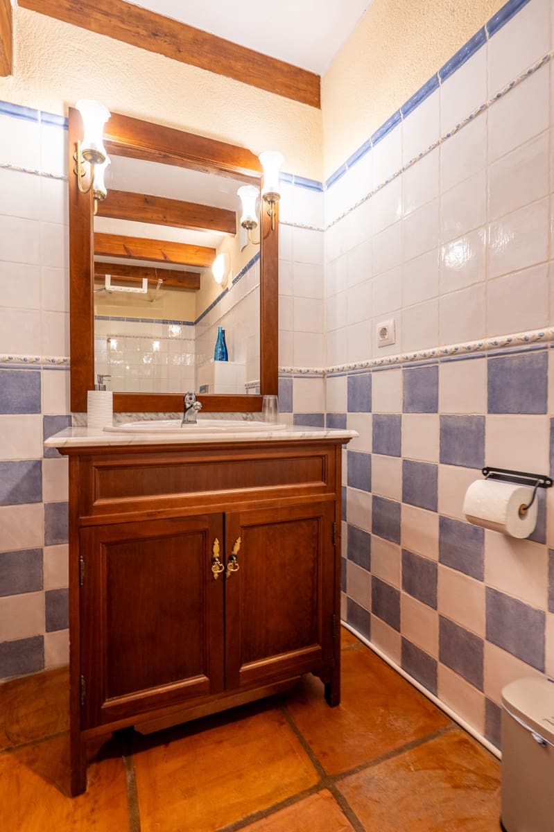 6 bedroom Commercial for sale in Sagra - € 569,000 (Ref: 10118251)