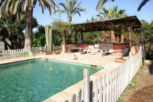 Chalet de 8 habitaciones en La Pedrera - Vessanes, Dénia en venta con piscina - 3.000.000 € (Ref: 10118278)