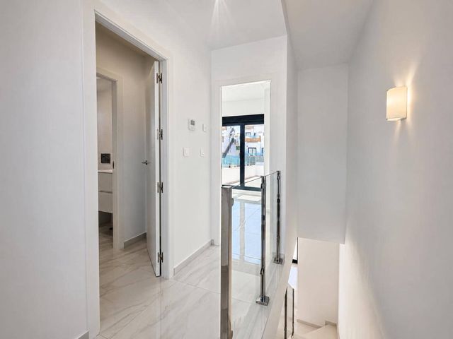 3 soveværelse Villa til salg i Polop med swimmingpool garage - € 469.000 (Ref: 10118352)