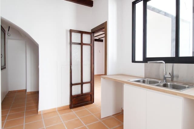 4 bedroom Townhouse for sale in Oliva with pool - € 359,000 (Ref: 7897179)