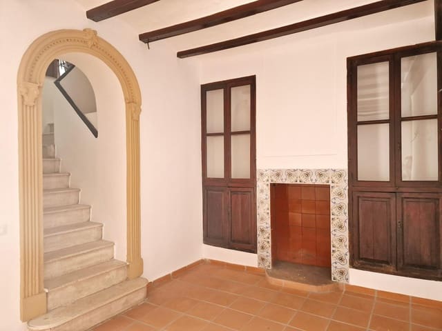 4 bedroom Townhouse for sale in Oliva with pool - € 359,000 (Ref: 7897179)