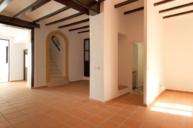 4 bedroom Townhouse for sale in Oliva with pool - € 359,000 (Ref: 7897179)