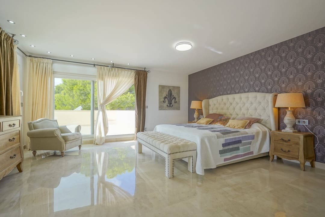 4 bedroom Villa for sale in Benissa with pool - € 1,350,000 (Ref: 9034998)