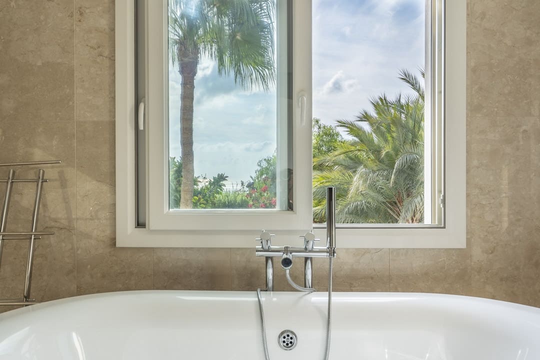 4 bedroom Villa for sale in Benissa with pool - € 1,350,000 (Ref: 9034998)