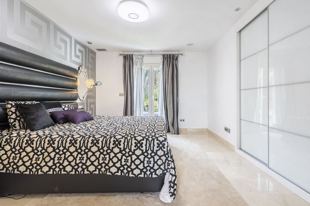 4 bedroom Villa for sale in Benissa with pool - € 1,350,000 (Ref: 9034998)