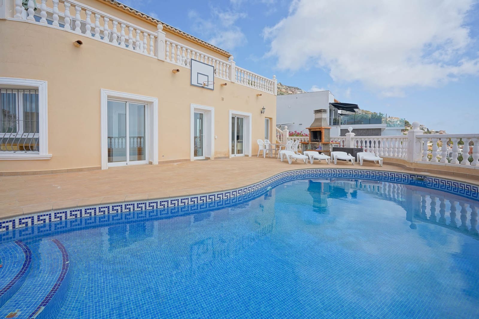 Chalet de 3 habitaciones en Cumbre del Sol en venta con piscina - 715.000 € (Ref: 9035005)