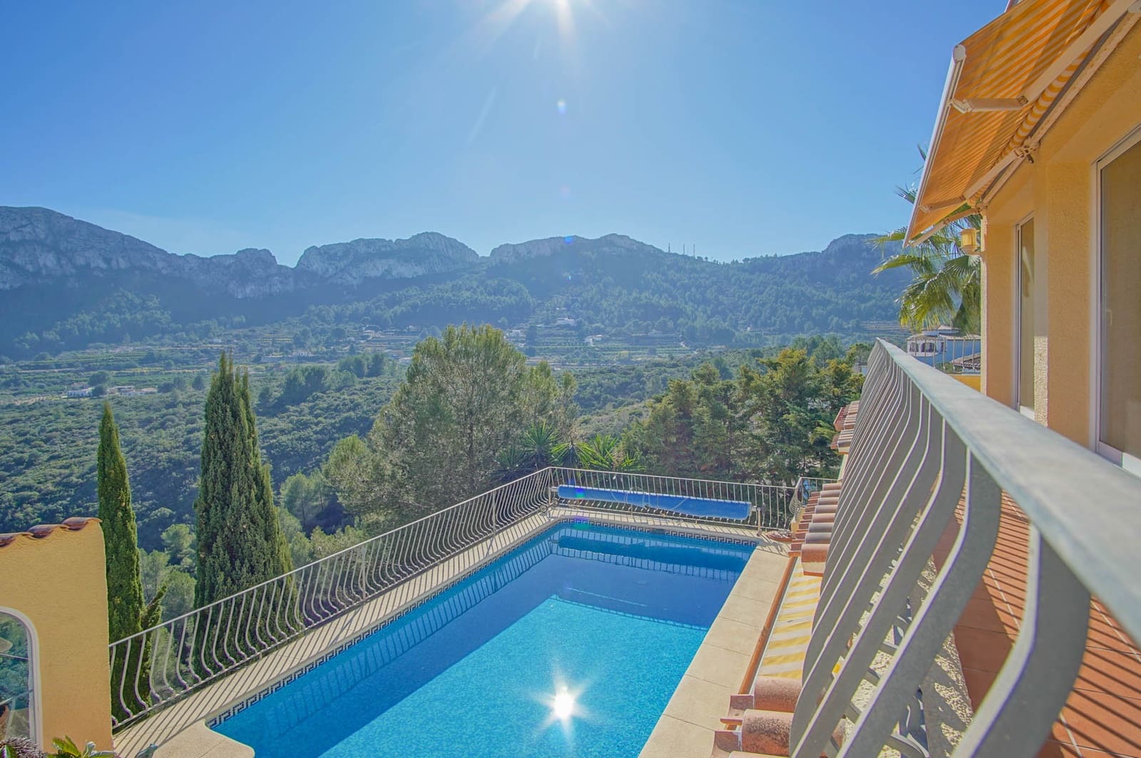 5 soveværelse Villa til salg i Pego med swimmingpool - € 765.000 (Ref: 9035012)