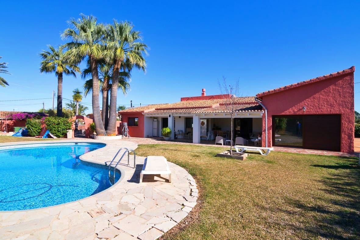 4 soveværelse Villa til salg i Denia med swimmingpool - € 895.000 (Ref: 9035019)
