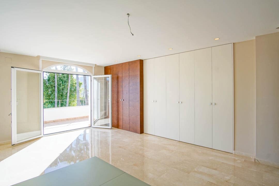 5 sypialnia Willa na sprzedaż w Alfaz del Pi / L'Alfas del Pi z basenem - 1 600 000 € (Ref: 9248449)