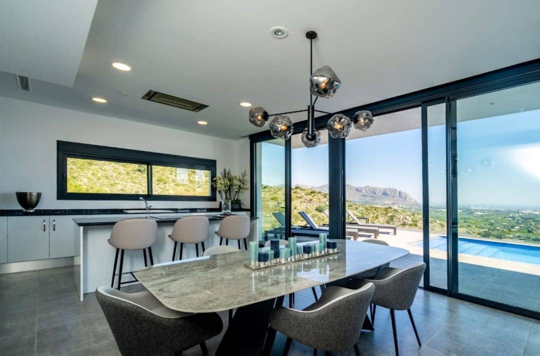 3 bedroom Villa for sale in Pedreguer with pool garage - € 710,000 (Ref: 9307248)